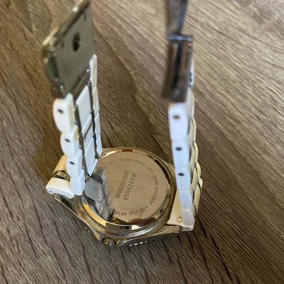 White Plastic Metal Accent Enamel Water Resistant Mother of Pearl Dial Watch - Picture 7 of 12